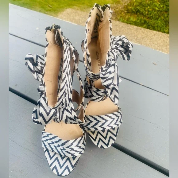 Zigi Soho Women's Black and White Sandals S/7 - Picture 9 of 16